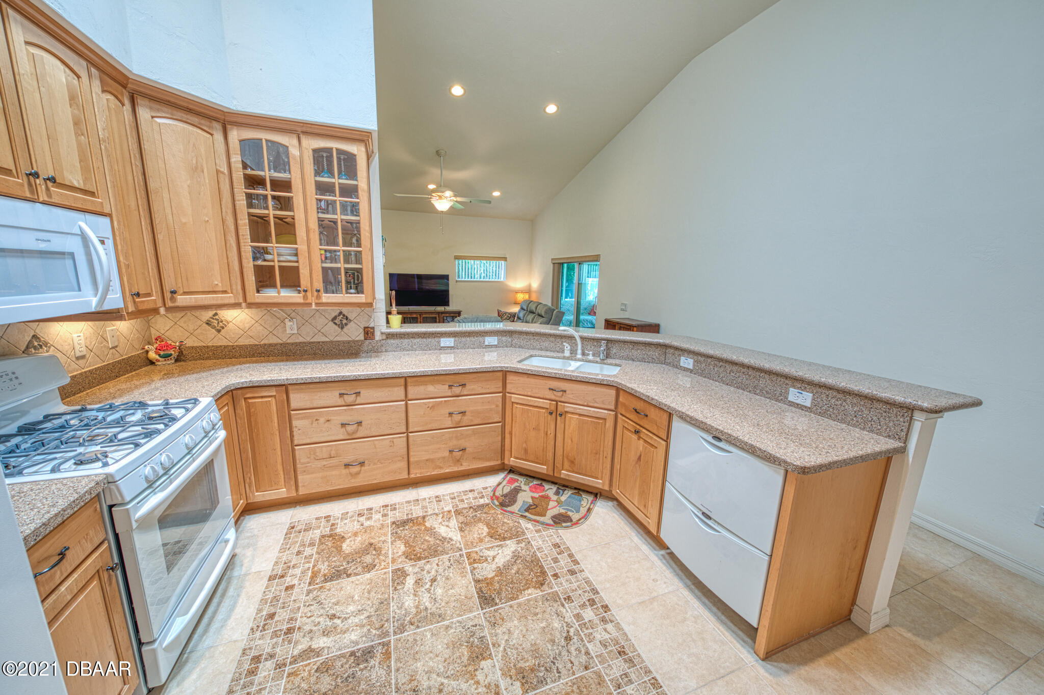 112 Lindley Road Daytona Beach, FL 32118 - Photo 5 of 35 600