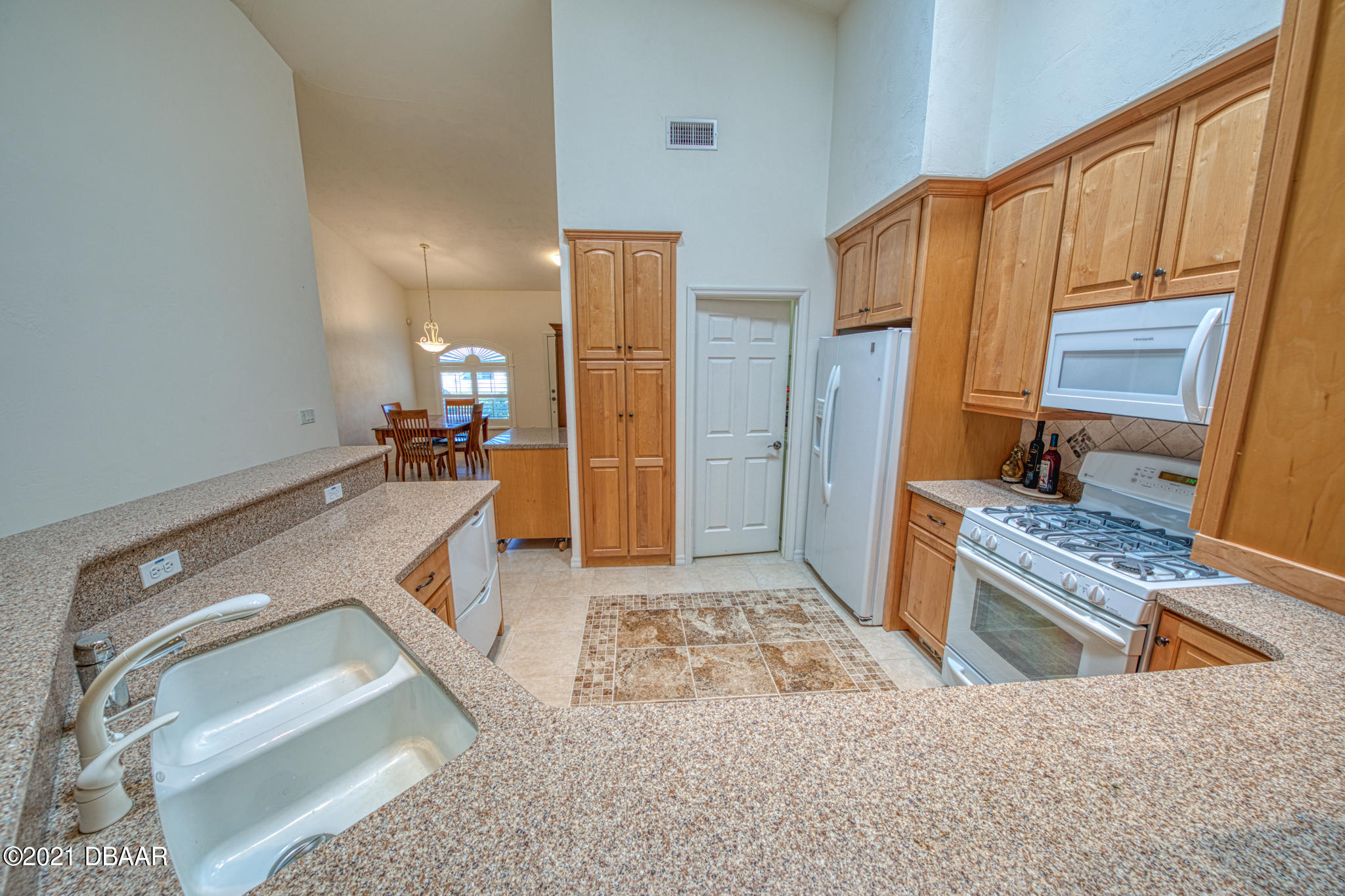 112 Lindley Road Daytona Beach, FL 32118 - Photo 7 of 35 800