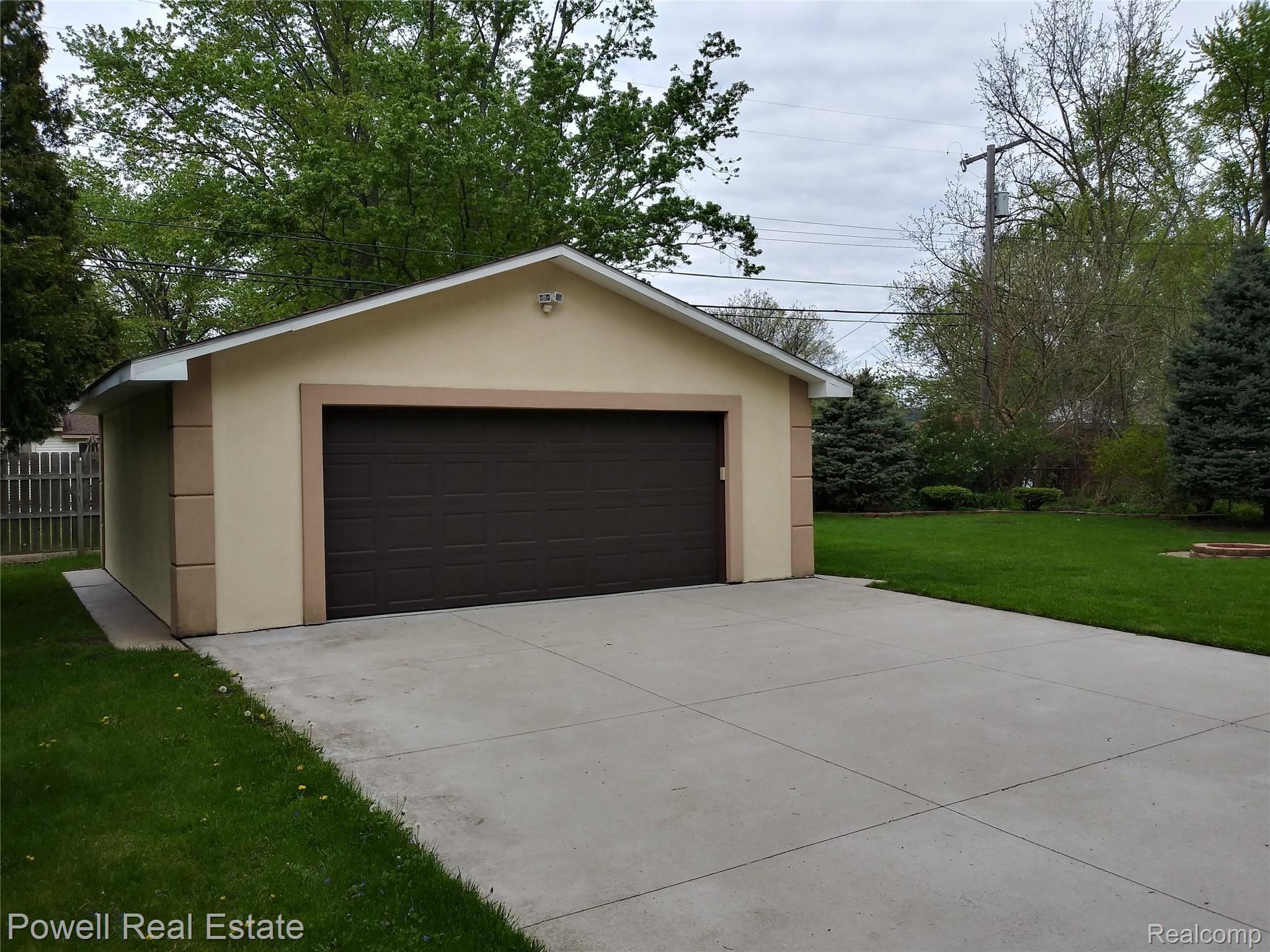 3054 Hessel Avenue Rochester, MI 48307 - Photo 31 of 32 20210510_120832_HDR - Copy.jpg