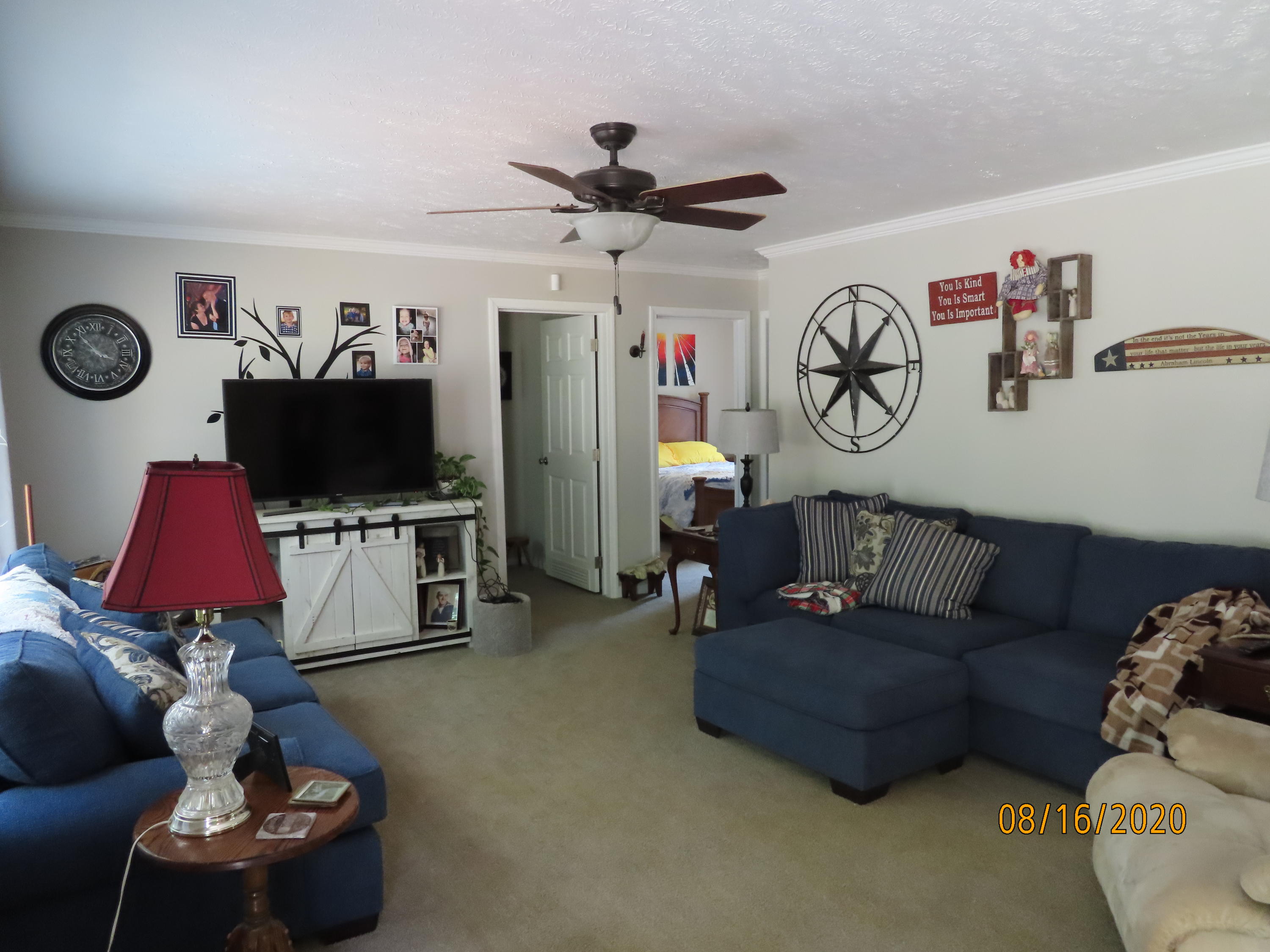 638 Johnson Road Kodak, TN 37764 - Photo 8 of 39 LIVING ROOM