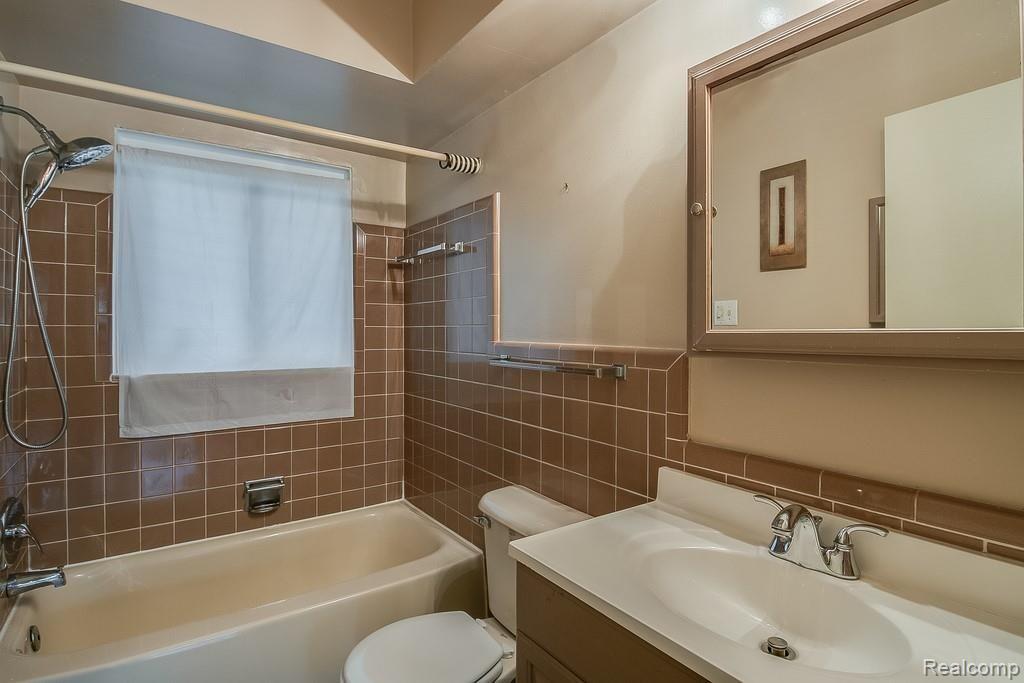 17355 West 14 Mile Road Beverly Hills, MI 48025 - Photo 16 of 25