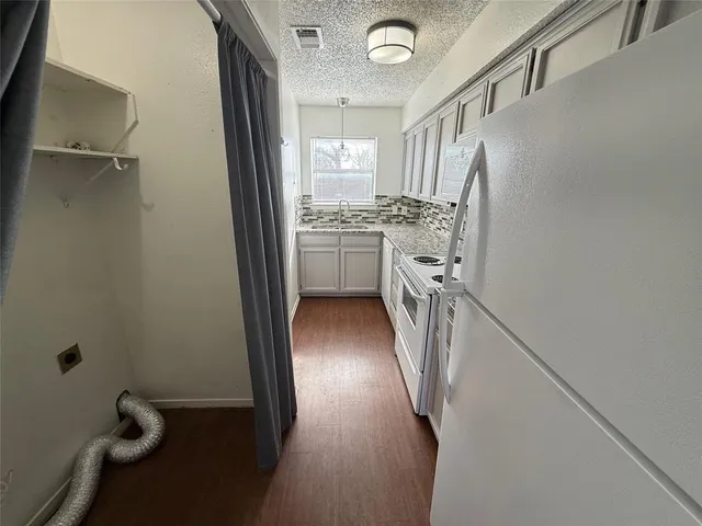 $1,400 | 422 West 4th Street, Kennedale, TX 76060