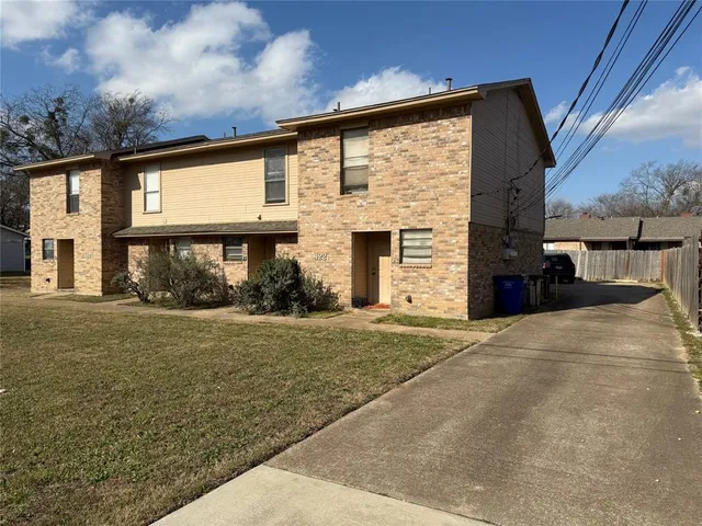 $1,400 | 422 West 4th Street, Kennedale, TX 76060