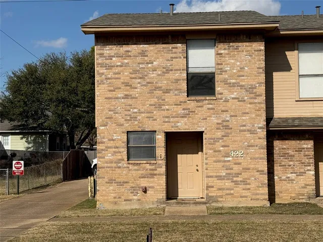 $1,400 | 422 West 4th Street, Kennedale, TX 76060