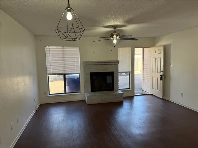 $1,400 | 422 West 4th Street, Kennedale, TX 76060