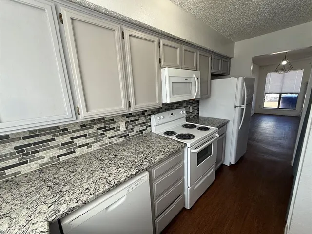 $1,400 | 422 West 4th Street, Kennedale, TX 76060