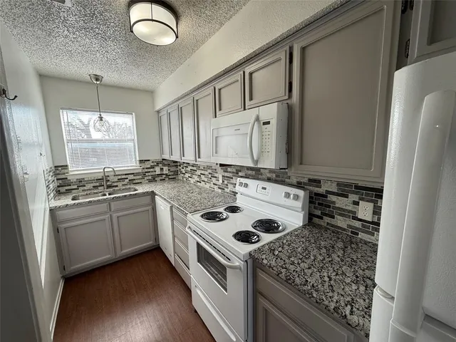 $1,400 | 422 West 4th Street, Kennedale, TX 76060