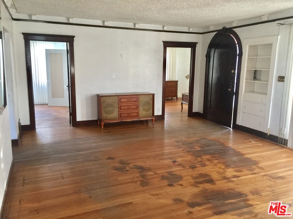 2302 Virginia Road Los Angeles, CA 90016 - Photo 4 of 14 Gallery Image 4