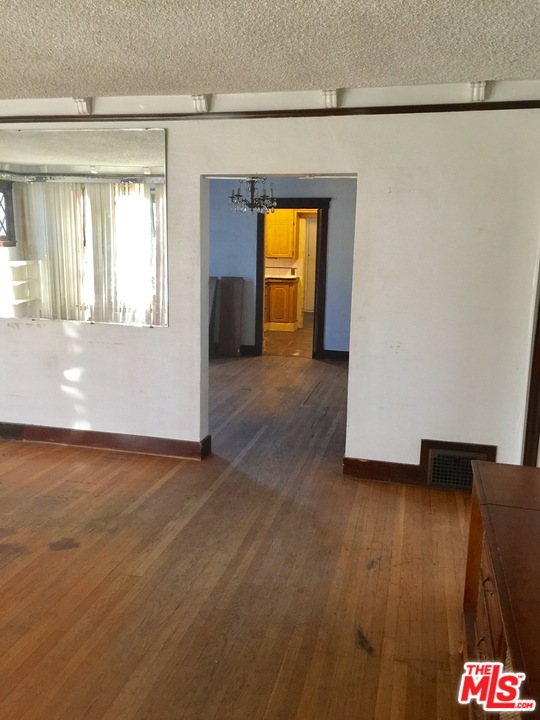 2302 Virginia Road Los Angeles, CA 90016 - Photo 5 of 14 Gallery Image 5
