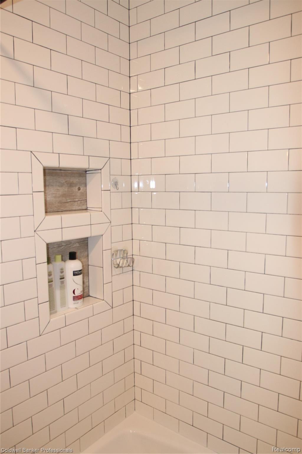 3204 West Britton Road Perry, MI 48872 - Photo 20 of 28 19 3204 Shower.JPG