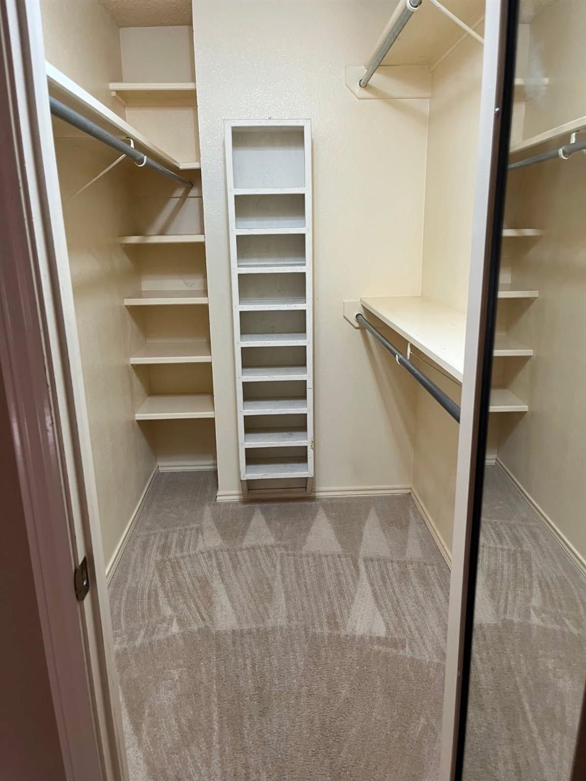 5527 94th Street Lubbock, TX 79424 - Photo 22 of 56 5527 94th walk in closet