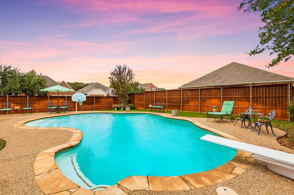 2321 Bear Run Road Arlington, TX 76001 - Photo 29 of 34 a view of a swimming pool with lounge chairs