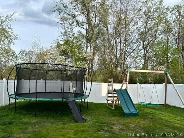 $469,900 | 8040 Schrieber Road, Floyds Knobs, IN 47119