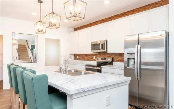 $489,900 | 8040 Schrieber Road, Floyds Knobs, IN 47119