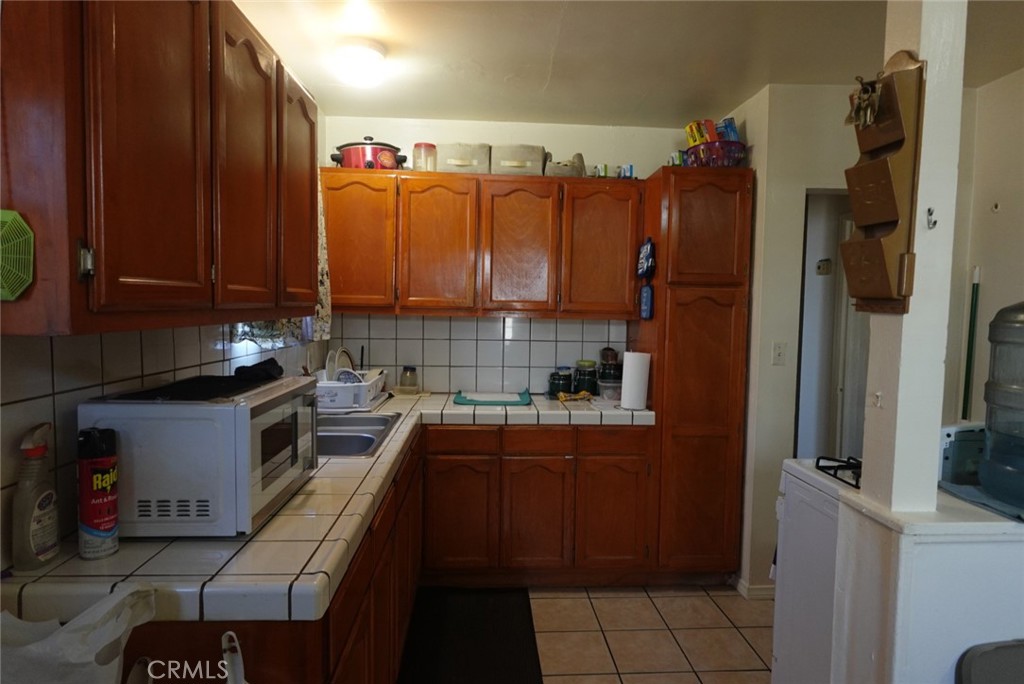 533 West Almond Street Compton, CA 90220 - Photo 2 of 5