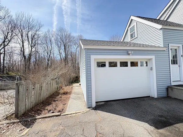 $2,100 | 111 Holden Street, Unit B, Holden, MA 01520