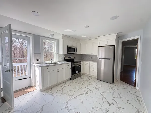 $2,100 | 111 Holden Street, Unit B, Holden, MA 01520