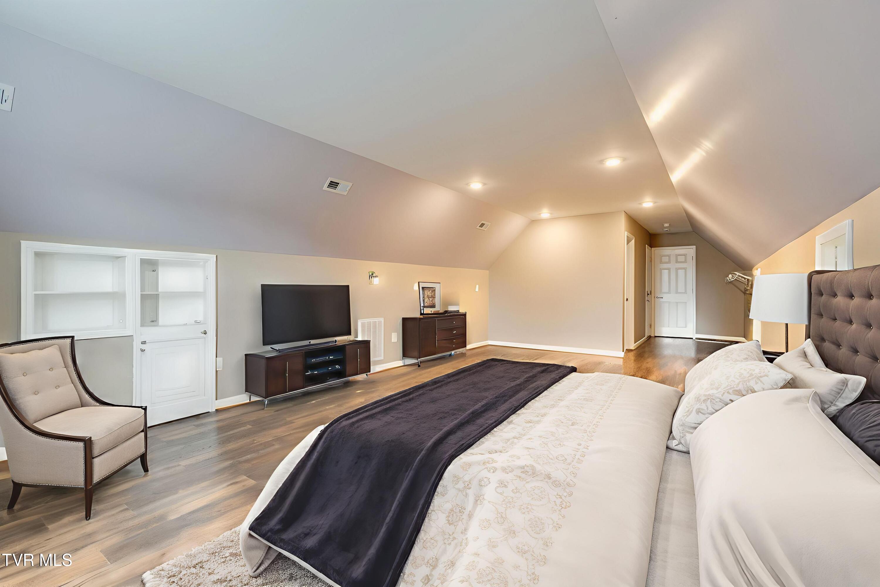 721 Powder Branch Road Elizabethton, TN 37643 - Photo 34 of 51 Virtual Staging Cloud - 034.jpg-January
