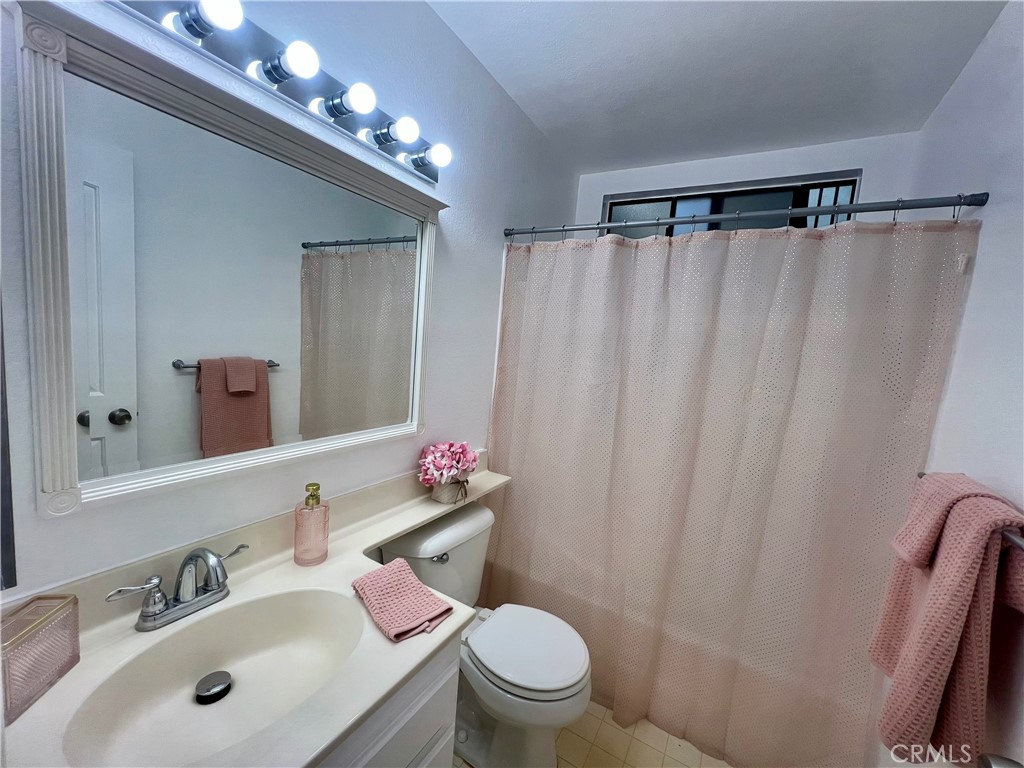 3516 East Ransom Street, Unit 204 Long Beach, CA 90804 - Photo 21 of 38 Guest Bathroom