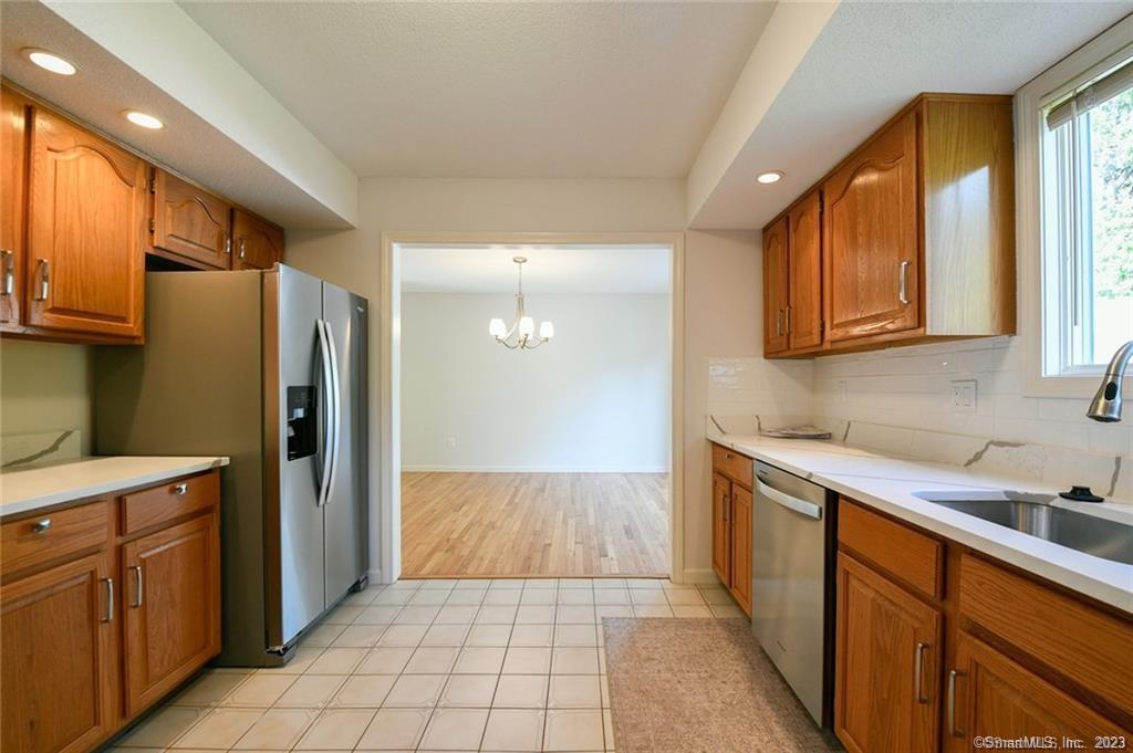 14 Harold Road, Unit 14 Farmington, CT 06032 - Photo 5 of 24