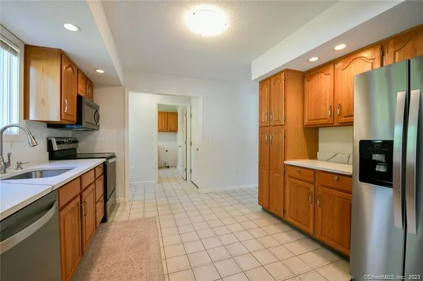 $2,700 | 14 Harold Road, Unit 14, Farmington, CT 06032