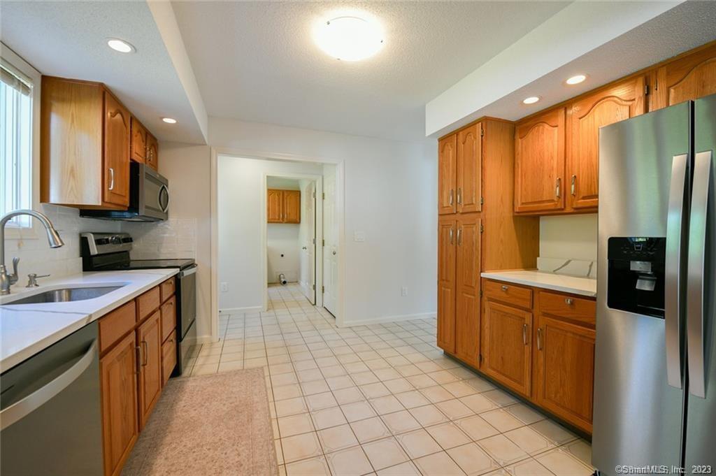 14 Harold Road, Unit 14 Farmington, CT 06032 - Photo 7 of 24