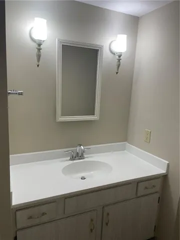 $1,250 | 1044 Lake Avenue, Metairie, LA 70005