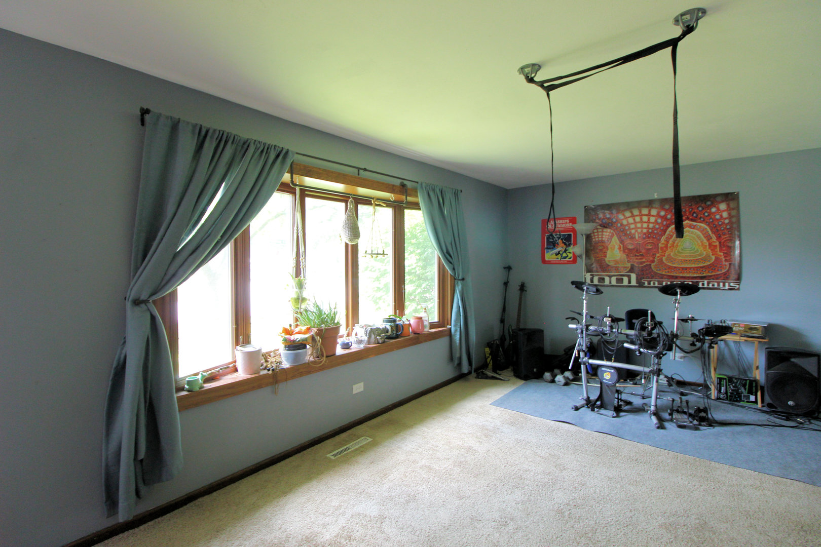 32 Emery Drive Bourbonnais, IL 60914 - Photo 3 of 17 a room with furniture and a flat screen tv