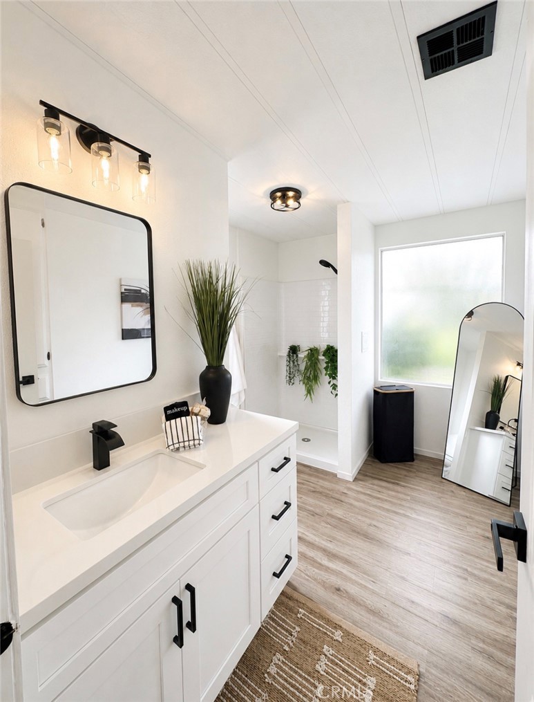 9391 California Avenue, Unit 109 Riverside, CA 92503 - Photo 18 of 24 Master Bathroom