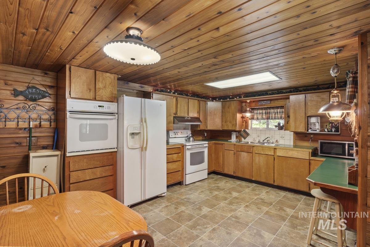 567 West Mountain Road Cascade, ID 83611 - Photo 14 of 32