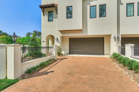 $1,395,000 | 42 Secluded Trail, The Woodlands, TX 77380