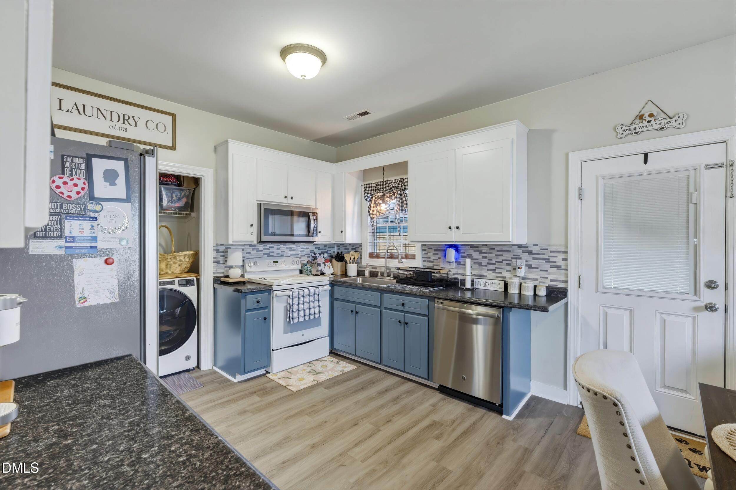 304 Sandy Knob Lane Rocky Mount, NC 27803 - Photo 7 of 27 Kitchen