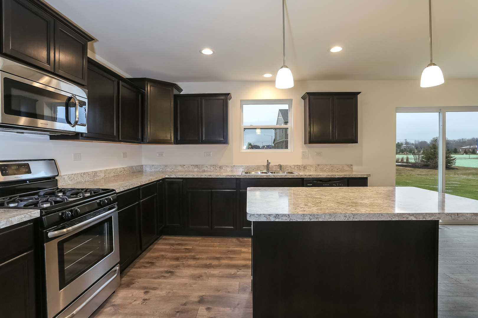 2014 Rownham Hill Road New Lenox, IL 60451 - Photo 4 of 15