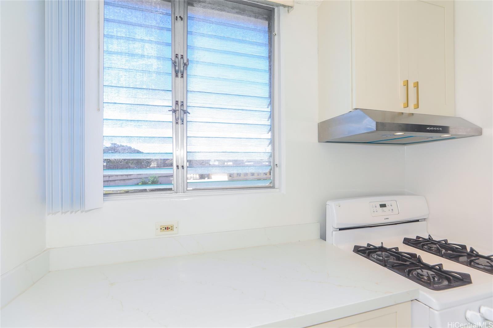 2977 Ala Ilima Street, Unit 610 Honolulu, HI 96818 - Photo 8 of 25 a room with a bed and a window