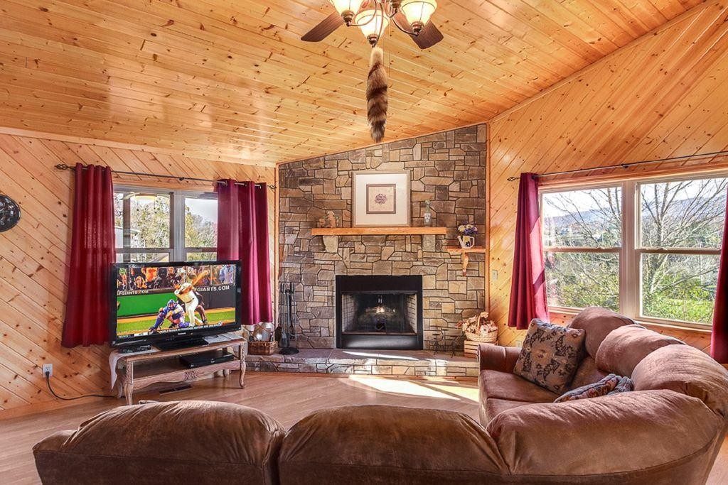 1736 Mountain Ridge Road Newport, TN 37821 - Photo 3 of 18 a living room with furniture a fireplace and a flat screen tv