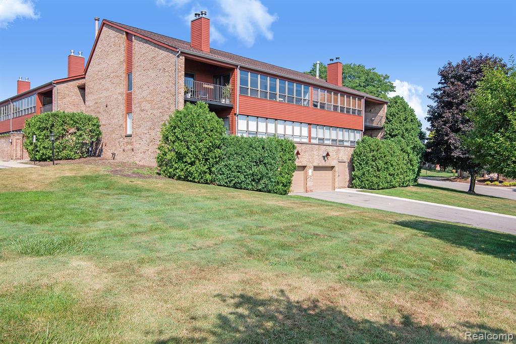 969 Green View Court, Unit 50 Rochester Hills, MI 48307 - Photo 2 of 18 Gallery Image 2