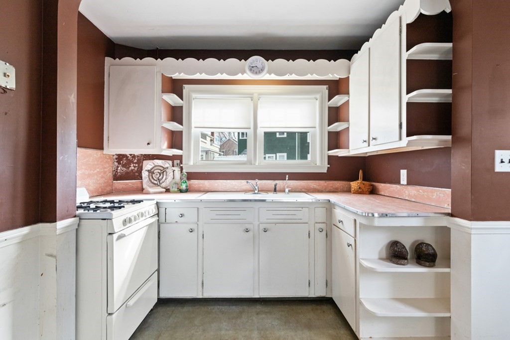 61 Leonard Road Melrose, MA 02176 - Photo 17 of 30 Gallery Image 17
