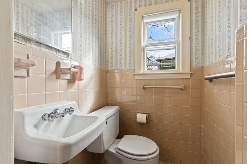 61 Leonard Road Melrose, MA 02176 - Photo 26 of 30 Gallery Image 26
