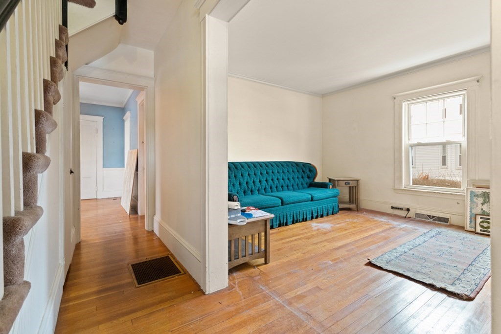 61 Leonard Road Melrose, MA 02176 - Photo 8 of 30 Gallery Image 8