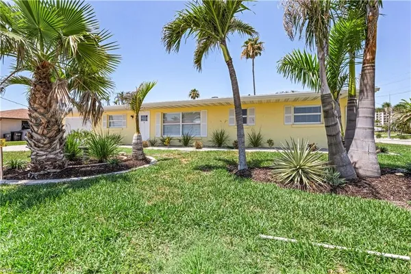 $4,500 | 2 Fairview Boulevard, Fort Myers Beach, FL 33931