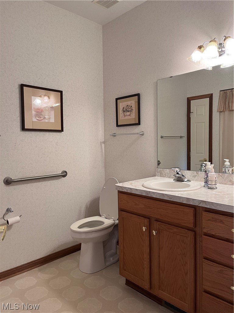 335 Village Drive Seven Hills, OH 44131 - Photo 10 of 14 Guest bathroom