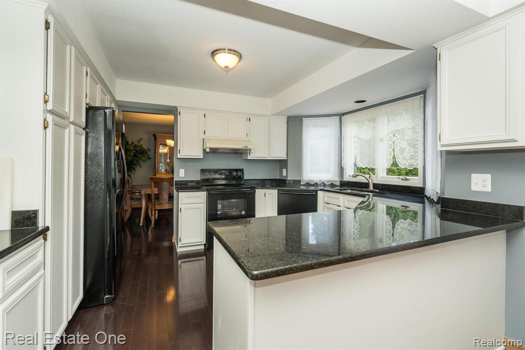 1401 Lomas Verdes Rochester Hills, MI 48306 - Photo 7 of 42
