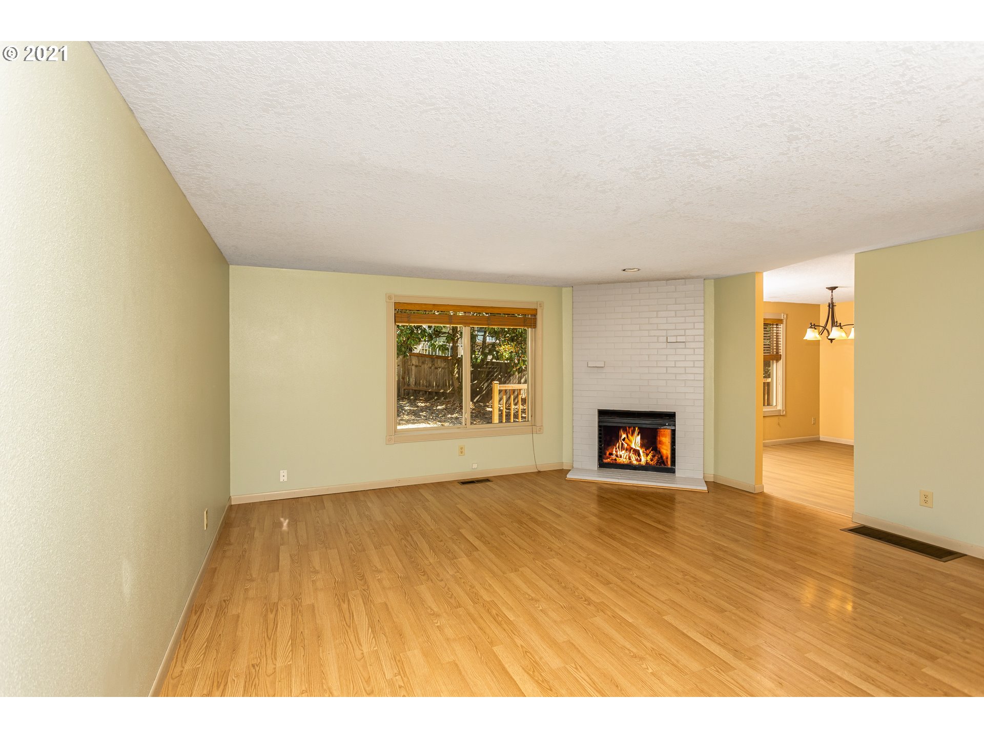 7174 Southwest Linette Way Beaverton, OR 97007 - Photo 5 of 23 Gallery Image 5