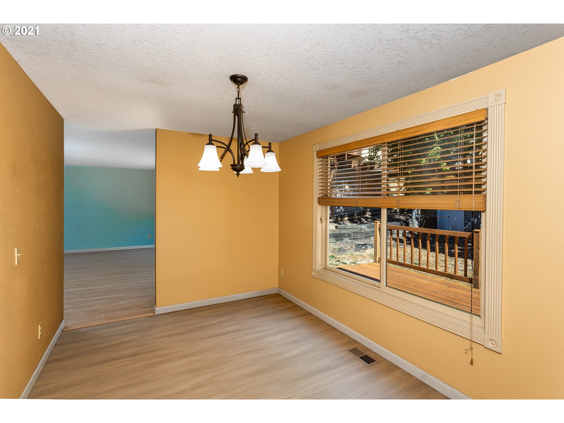 7174 Southwest Linette Way Beaverton, OR 97007 - Photo 8 of 23 Gallery Image 8