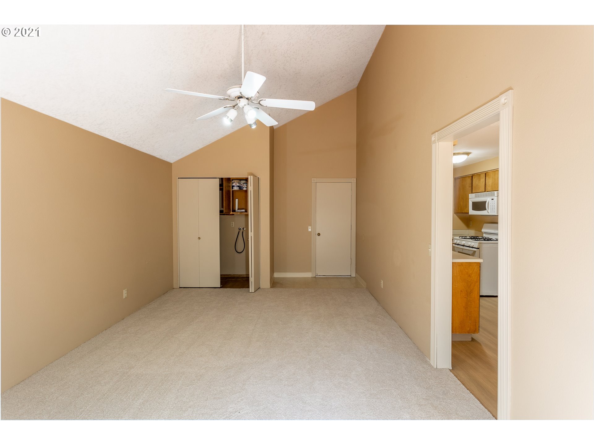 7174 Southwest Linette Way Beaverton, OR 97007 - Photo 9 of 23 Gallery Image 9