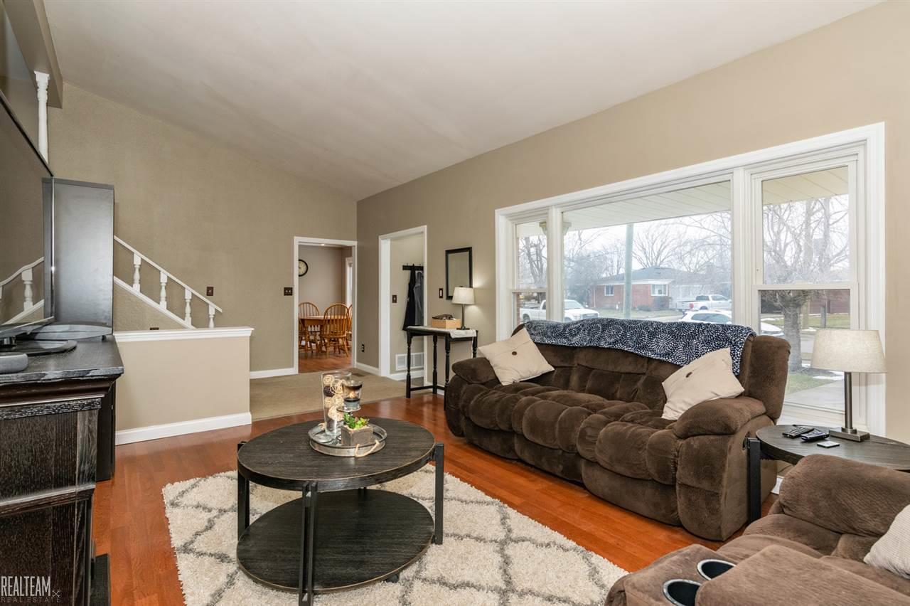 17730 Rainbow Road Fraser, MI 48026 - Photo 6 of 25 50006160-5.JPG