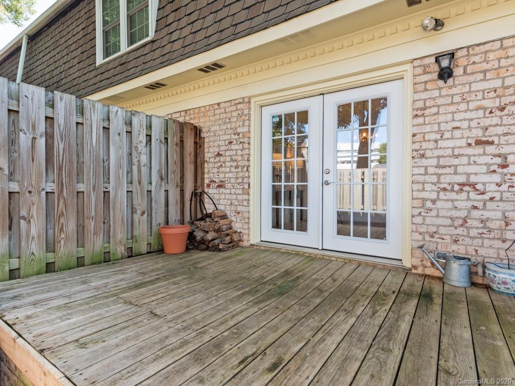 3516 Colony Road, Unit A Charlotte, NC 28211 - Photo 21 of 29 a view of a backyard of the house