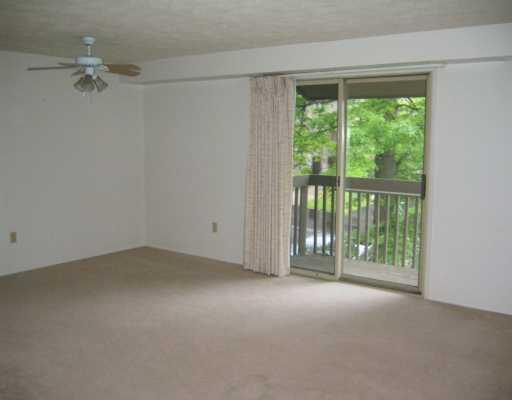 329 Ridge Point Circle, Unit B32 Bridgeville, PA 15017 - Photo 2 of 8 Living Room.