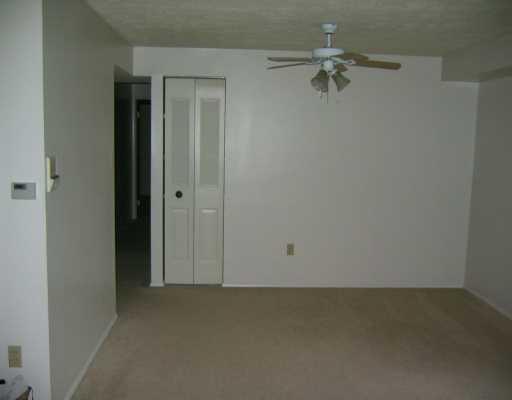 329 Ridge Point Circle, Unit B32 Bridgeville, PA 15017 - Photo 3 of 8 Dining Room.