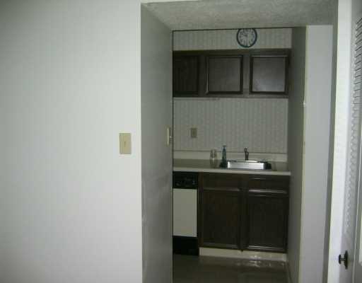 329 Ridge Point Circle, Unit B32 Bridgeville, PA 15017 - Photo 5 of 8 Kitchen.